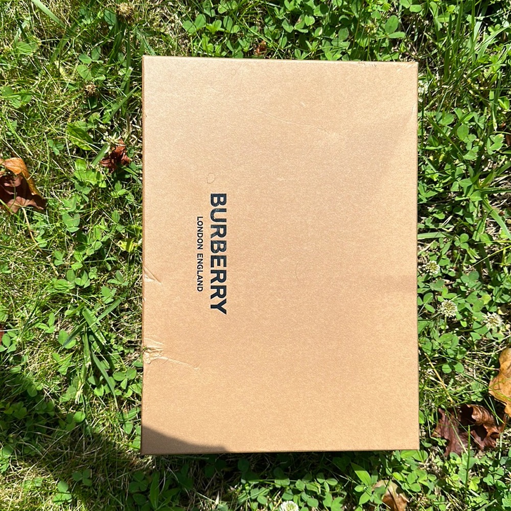 **AUTHENTIC** Burberry Bucket Hat